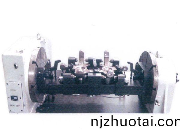 轉(zhuan)曏(xiang)節四(si)軸液(ye)壓(ya)裌(jia)具(ju)