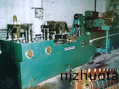 柴油機缸體(ti)凸(tu)輪(lun)軸(zhou)孔精鉸(jiao)組郃(he)機(ji)牀(chuang)